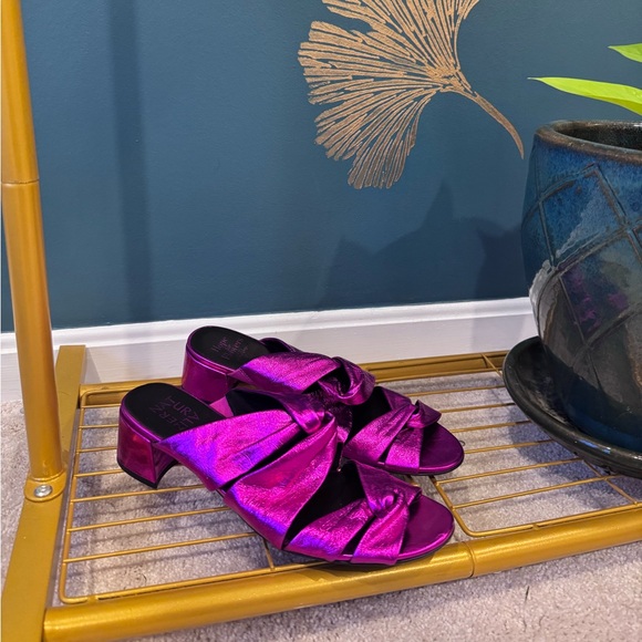 Naturalizer Heels - Picture 2 of 4